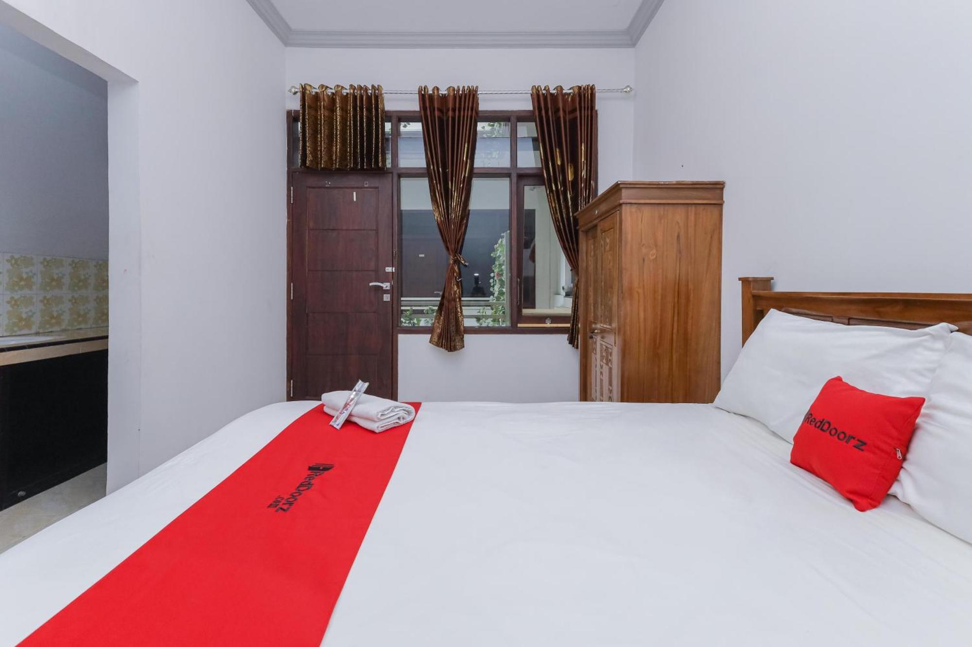 Reddoorz At Pondok Candra سورابايا المظهر الخارجي الصورة